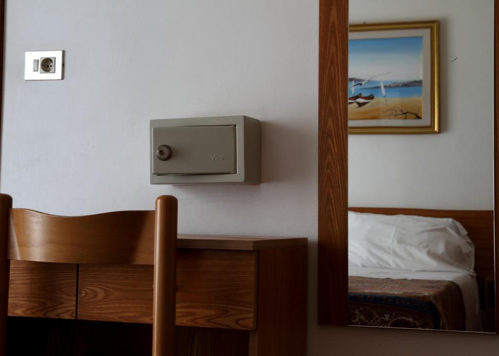 Hotel Universo Rimini Room photo