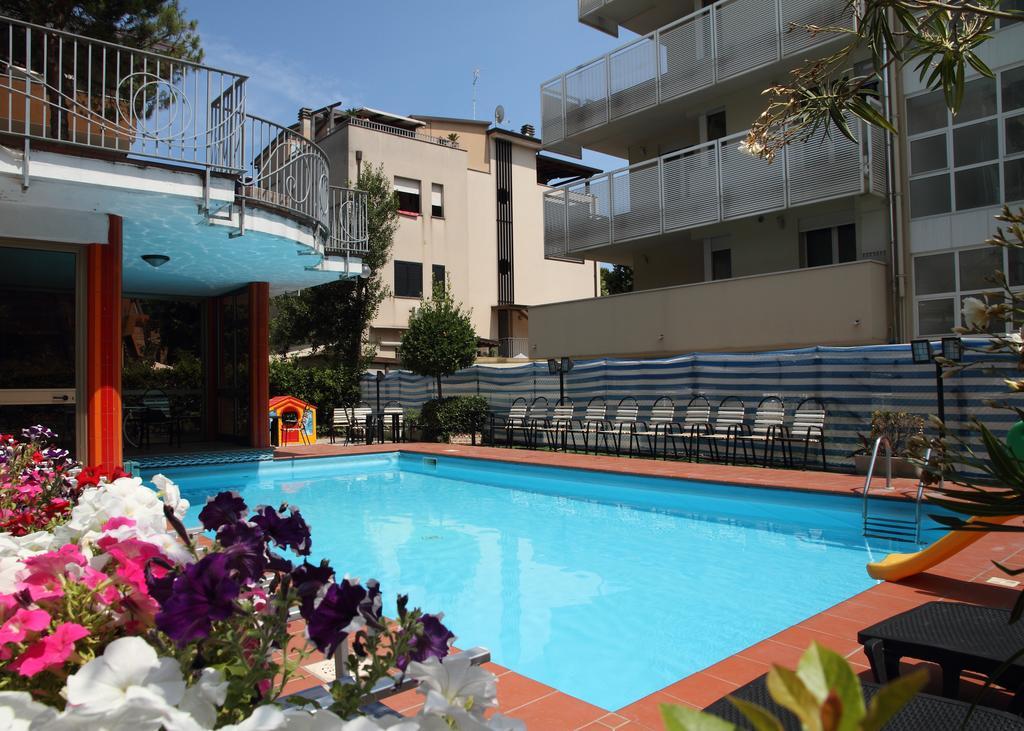 Hotel Universo Rimini Exterior photo