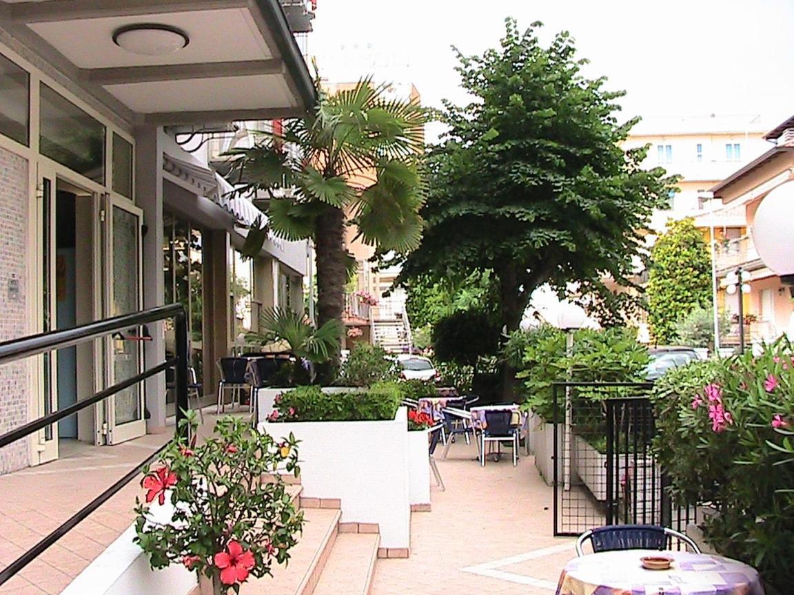 Hotel Universo Rimini Exterior photo