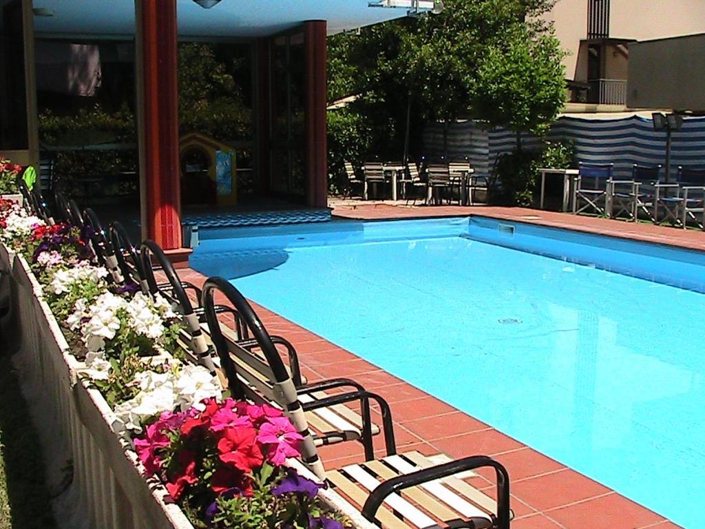 Hotel Universo Rimini Exterior photo